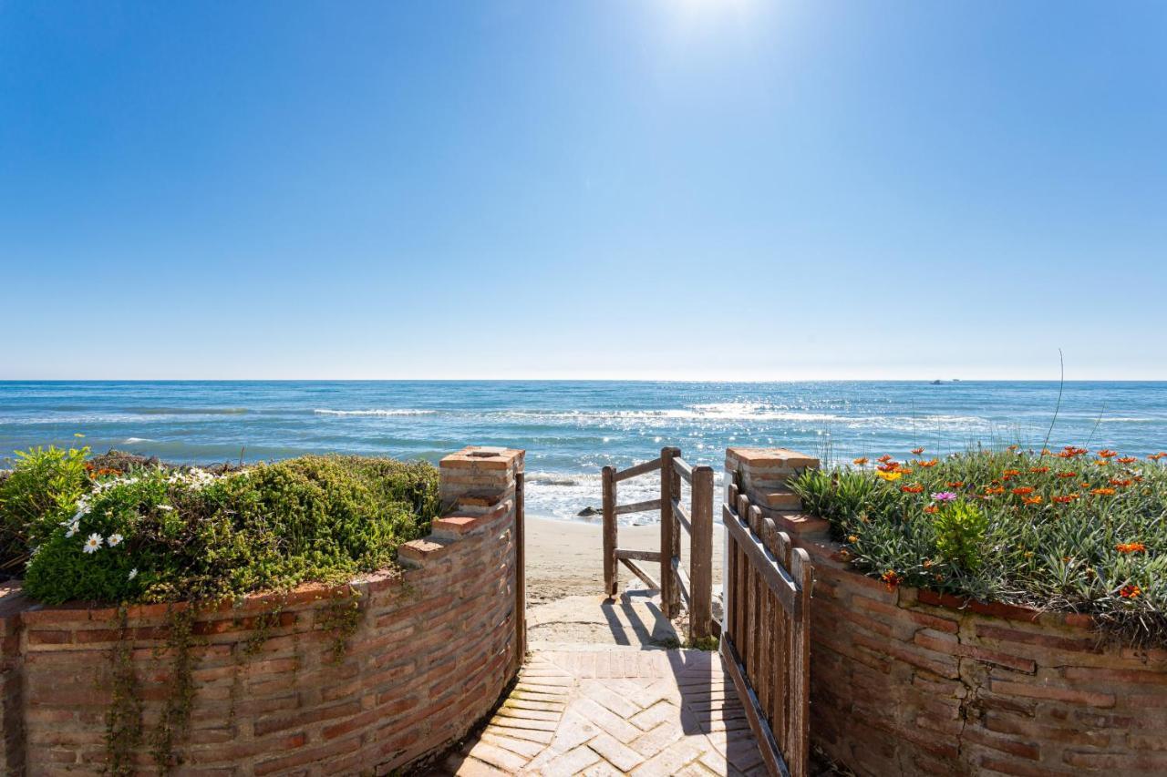 Charming Villa On The Seafront Marbella Zewnętrze zdjęcie